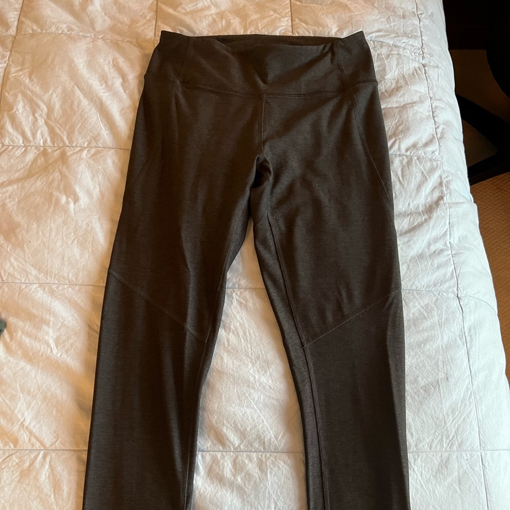 Outdoor voices charcoal textured compression leggings, run a bit small, like new